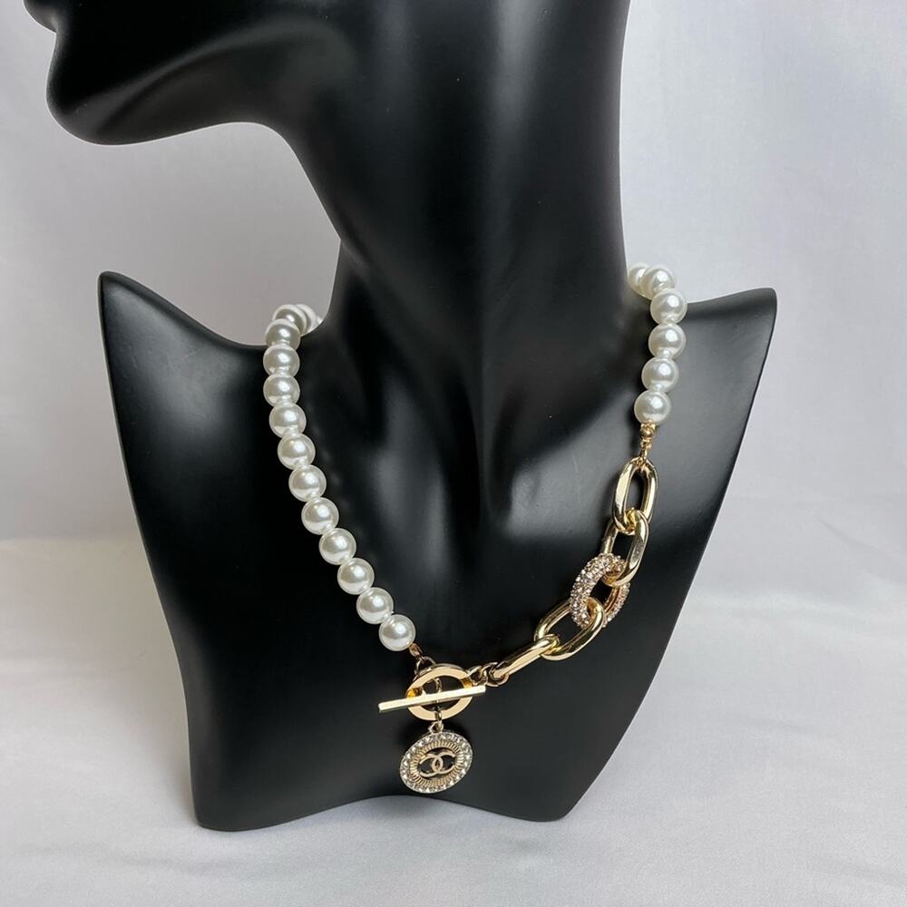 CHANEL Pearl Necklace with Gold Chain Accent
